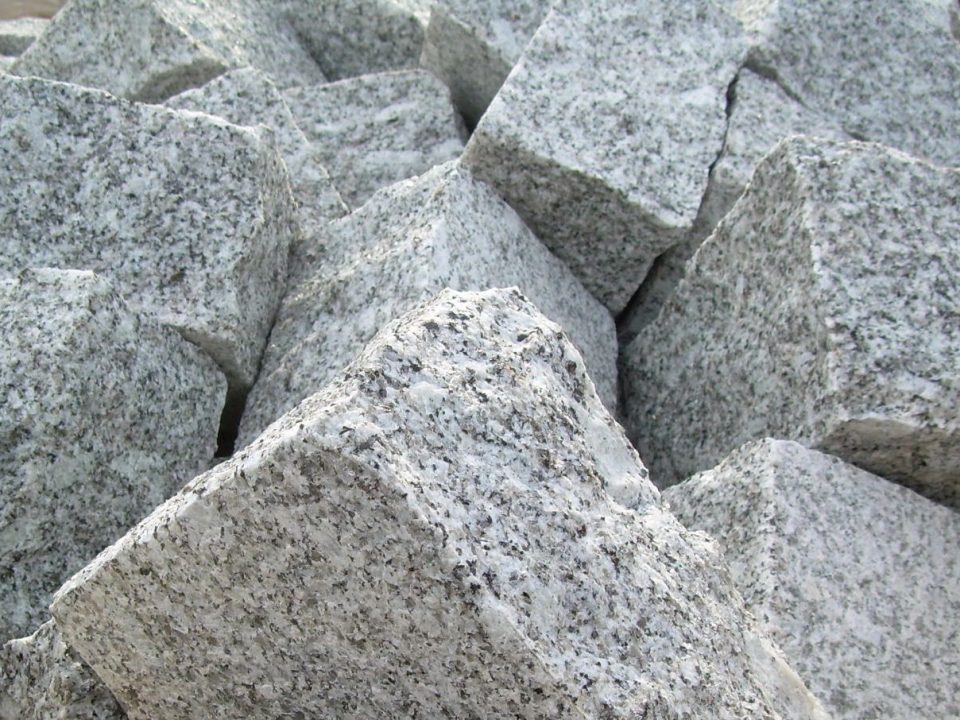 Granit küp taş,küp taş, Granit küptaş ustası ,Granit küptaş imalatı ,Granit küptaş uygulaması, Granit küptaş , Granit bordür ,Granit oluk , bazalt lak, granit plak, bazalt bordür, granit bordür, doğal granit, doğal taş